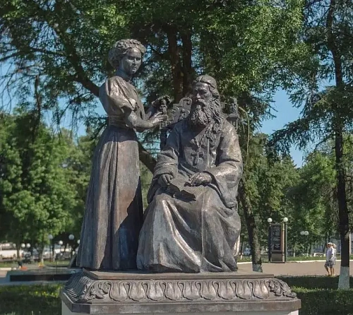 Памятник священномученику Николаю Чернышеву и его дочери Варваре
